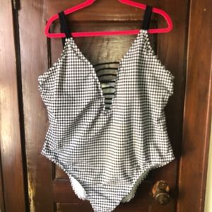 Plus size B&W gingham one piece swimsuit 3xl